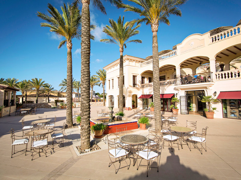 ROBINSON Cala Serena Plaza