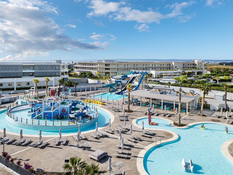 TKC Blue Lagoon Queen Pools